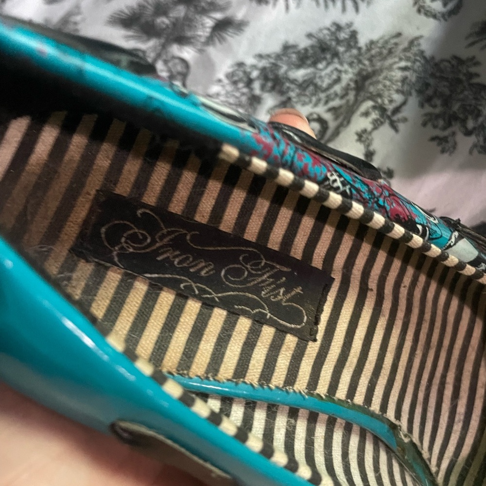 Stylish Blue Bow Flats with Graphic Design on Sides - Picture 7 of 7